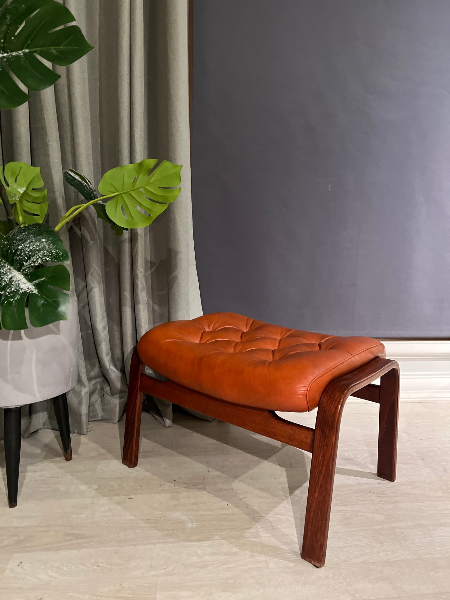 Skinnpuff - Mid Century