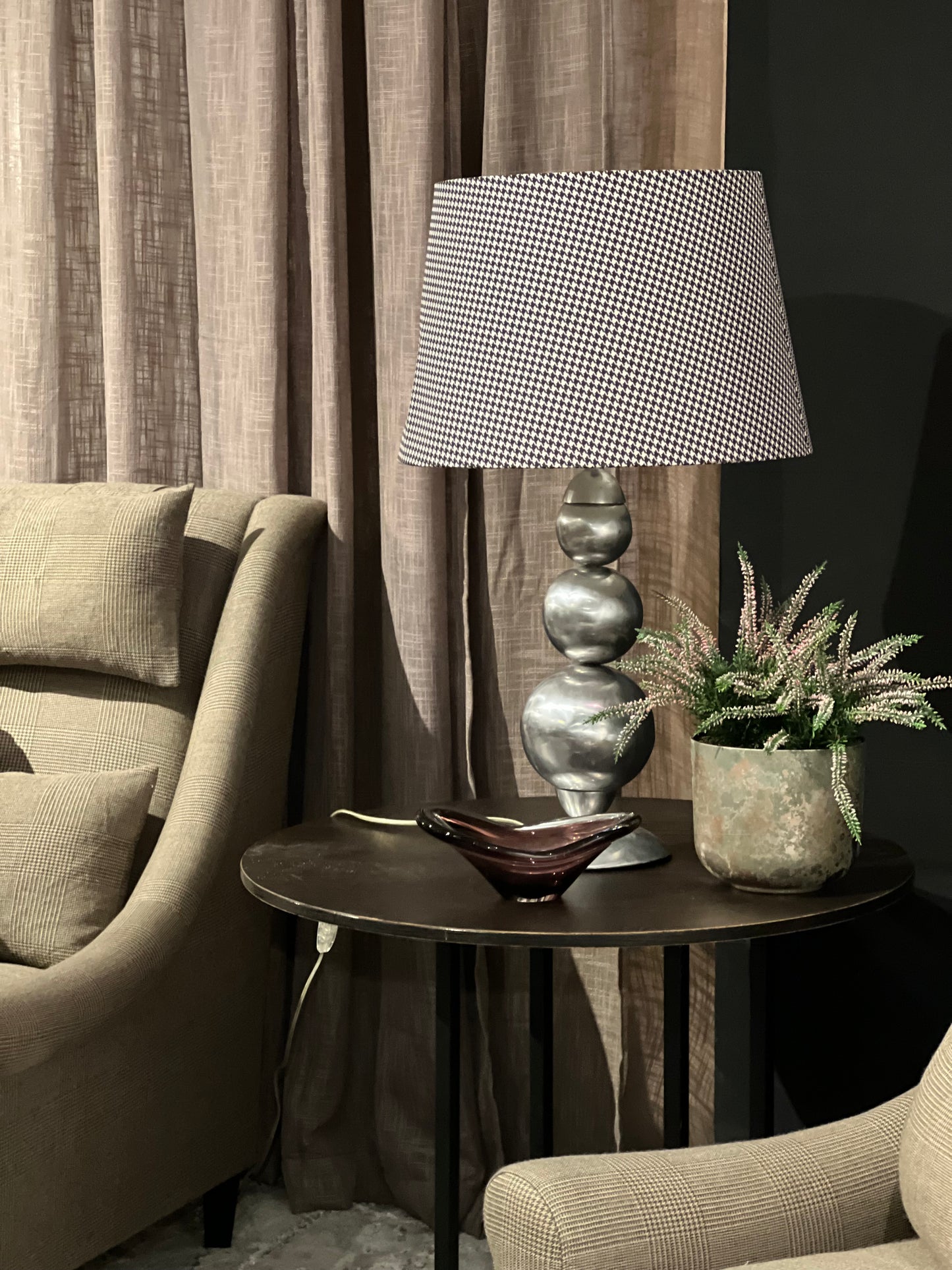 Elegant & stor bordlampe - Kvalitetsbrukt Møbel fra Hjembruket AS på Hjembruket