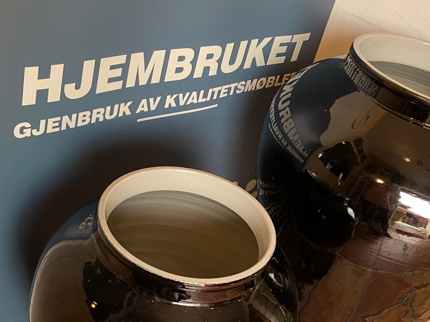 Eksklusive NYE urner - Golden Dragon. - Kvalitetsbrukt Møbel fra Hjembruket på Hjembruket