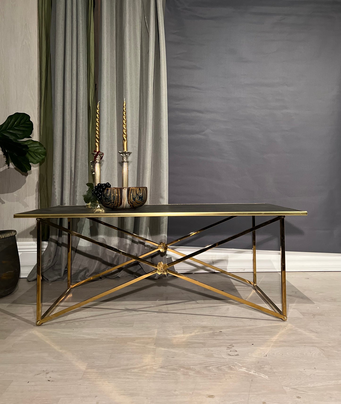 Salongbord - Betong/Messing