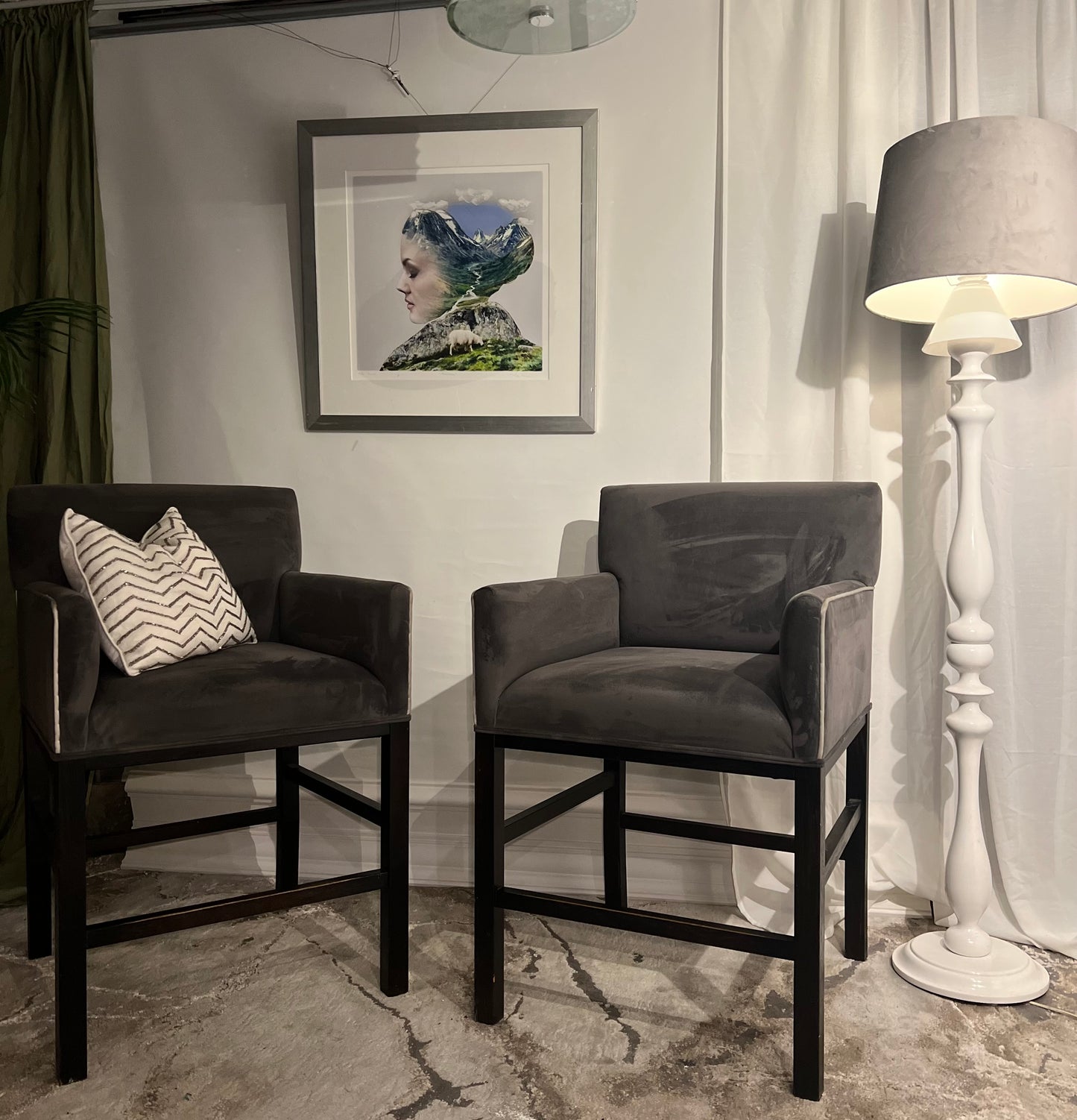 Eksklusive barstoler - Eik/ kort velour - Kvalitetsbrukt Møbel fra Hjembruket AS på Hjembruket