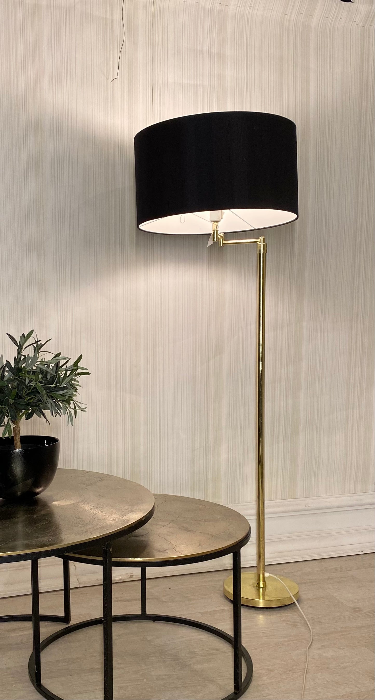 Stålampe messing - Kvalitetsbrukt Møbel fra Hjembruket AS på Hjembruket
