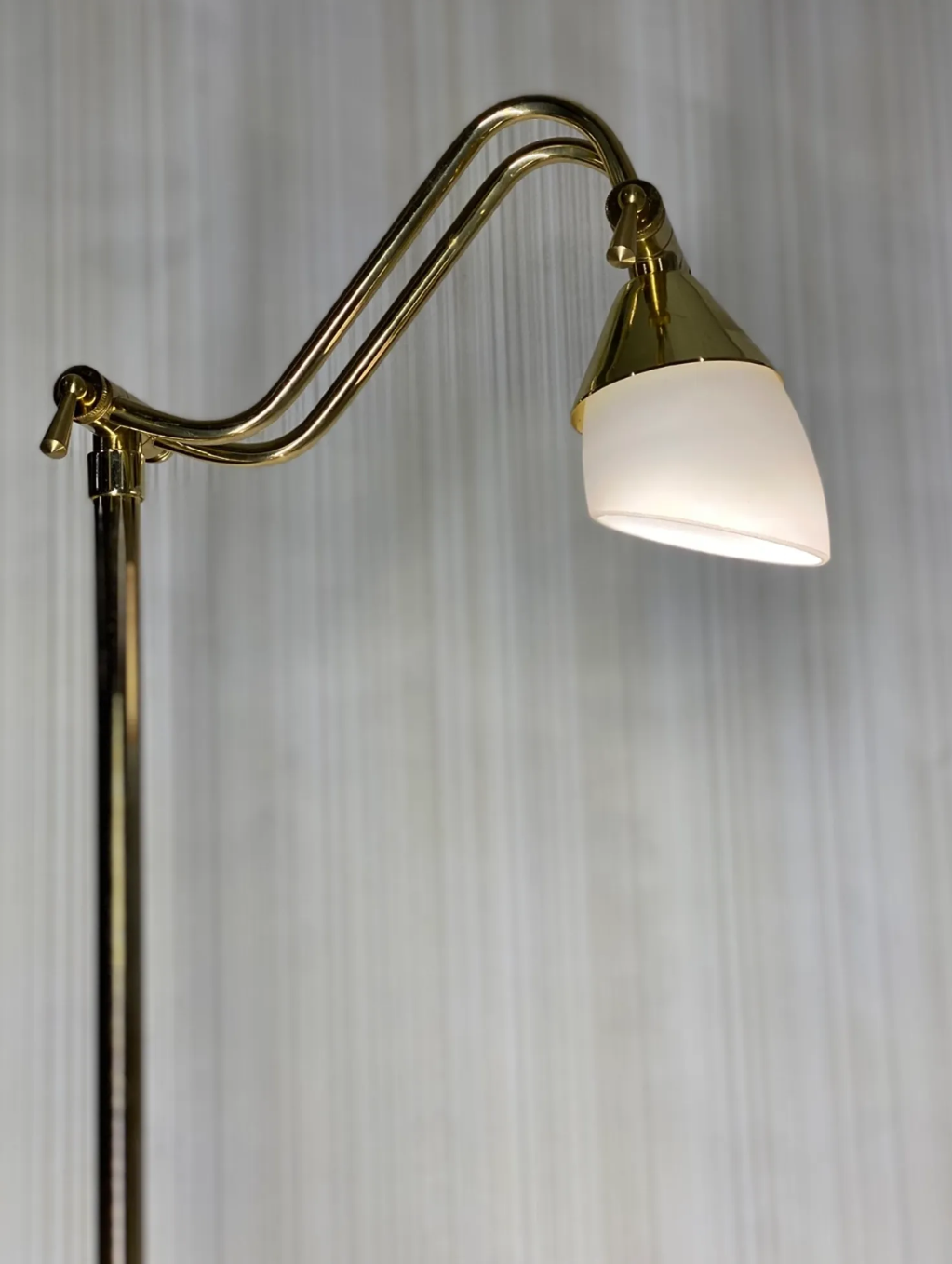 Stålampe - Messing / glass - Kvalitetsbrukt Møbel fra Hjembruket AS på Hjembruket
