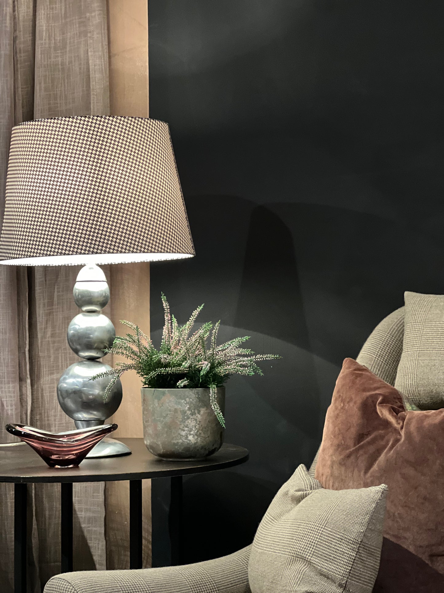 Elegant & stor bordlampe - Kvalitetsbrukt Møbel fra Hjembruket AS på Hjembruket