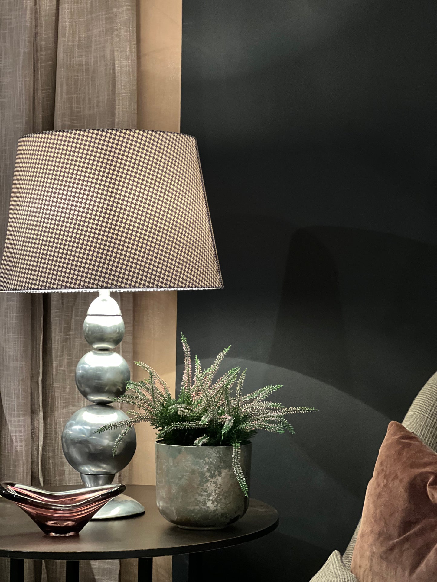 Elegant & stor bordlampe - Kvalitetsbrukt Møbel fra Hjembruket AS på Hjembruket
