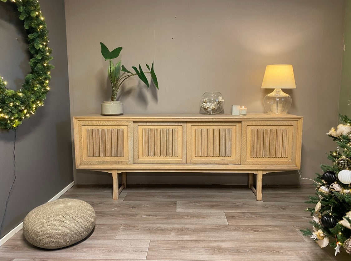 Dansk design! Henning Kjærnulf skjenk speileik - Kvalitetsbrukt Møbel fra Hjembruket på Hjembruket