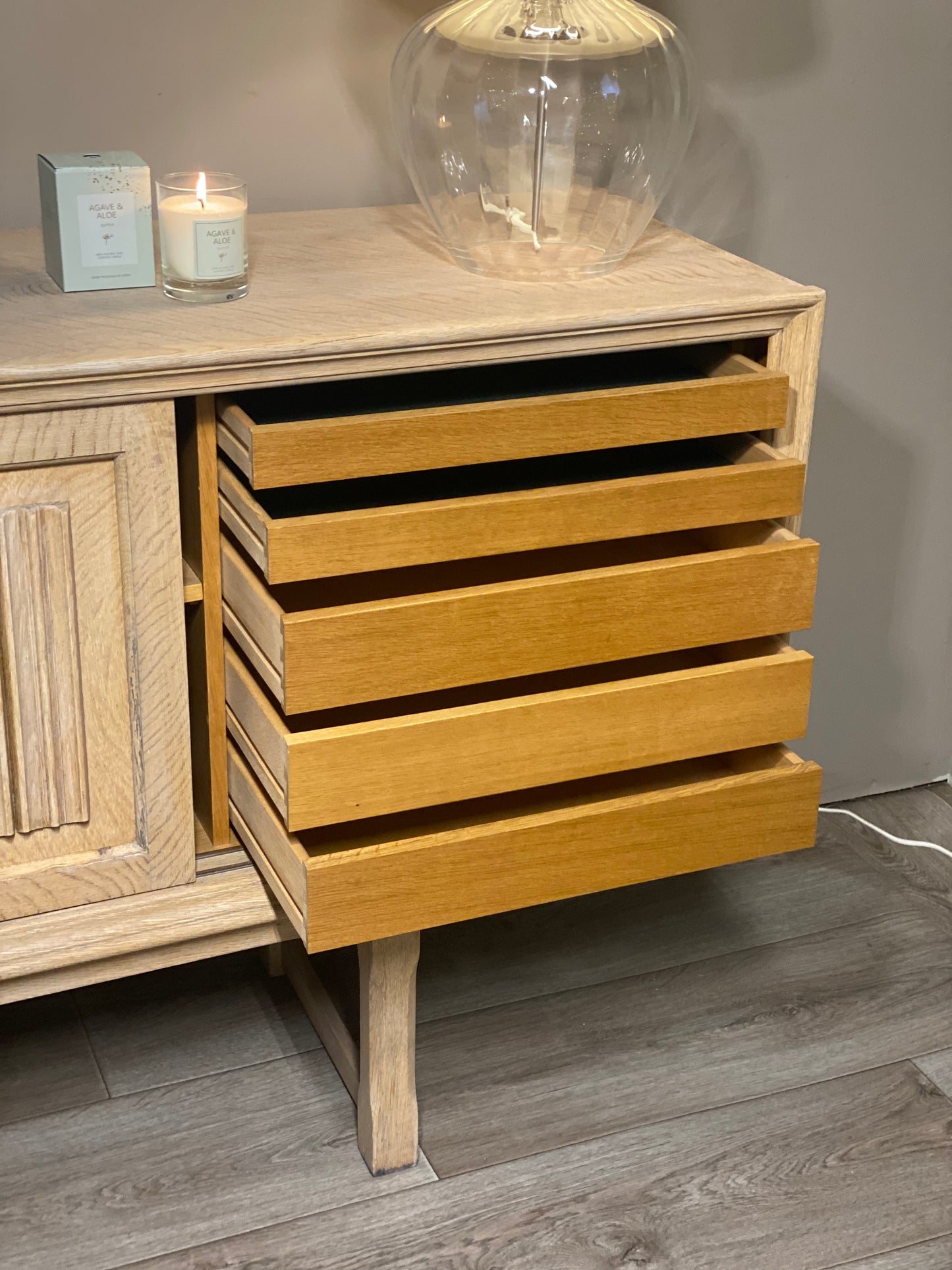 Dansk design! Henning Kjærnulf skjenk speileik - Kvalitetsbrukt Møbel fra Hjembruket på Hjembruket