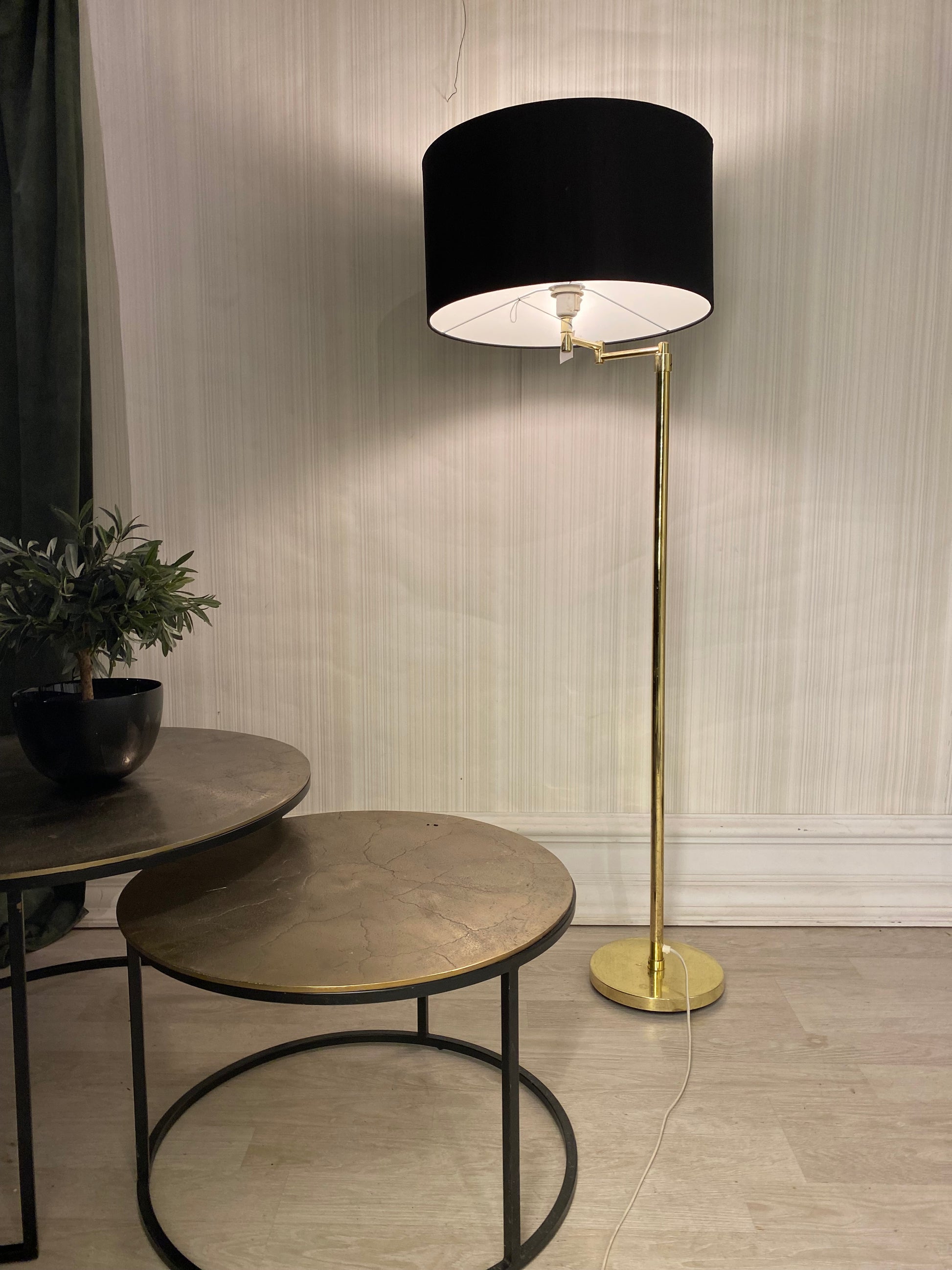 Stålampe messing - Kvalitetsbrukt Møbel fra Hjembruket AS på Hjembruket