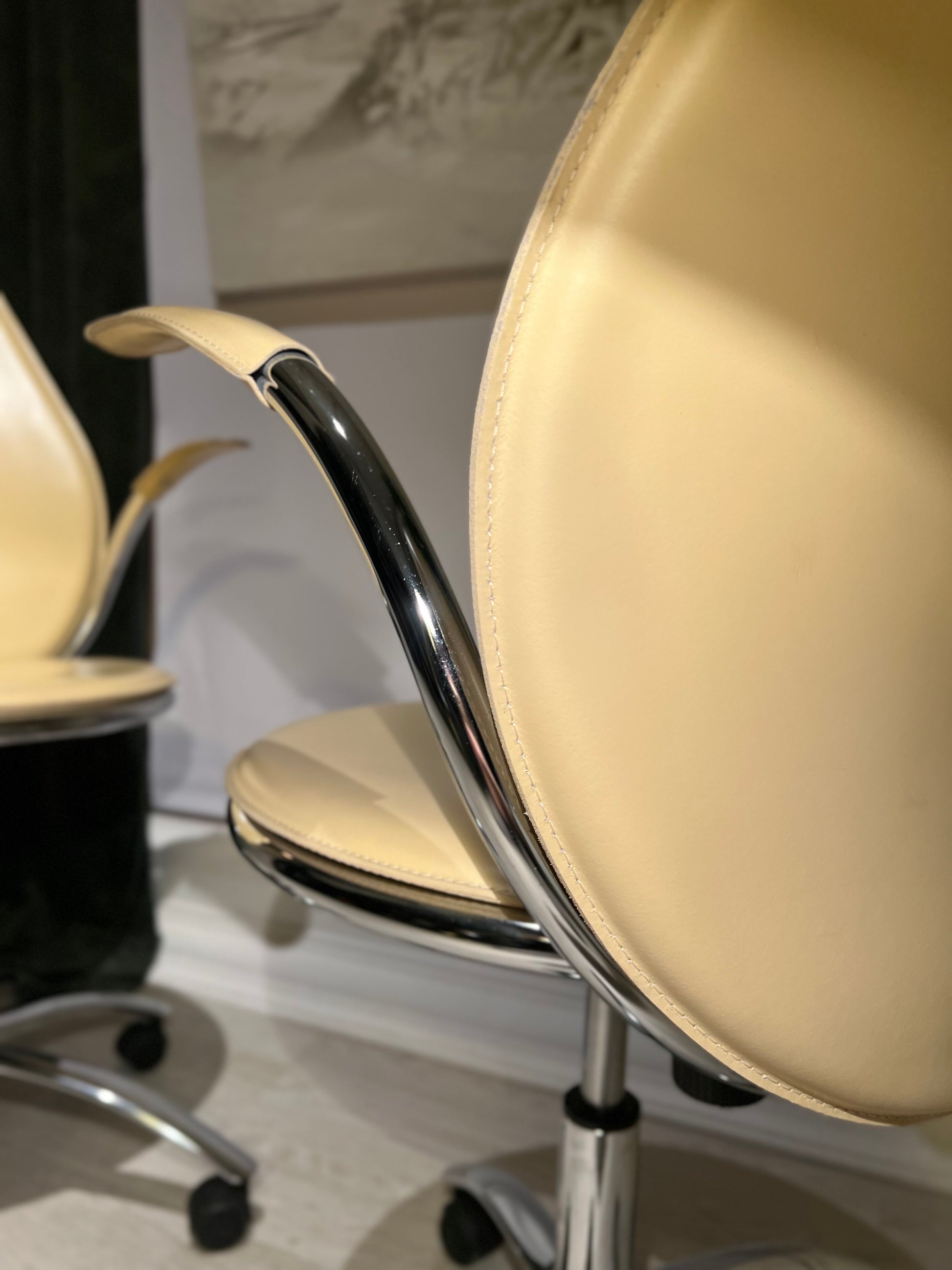 Italiensk design! Kontorstoler - Kvalitetsbrukt Møbel fra Hjembruket AS på Hjembruket