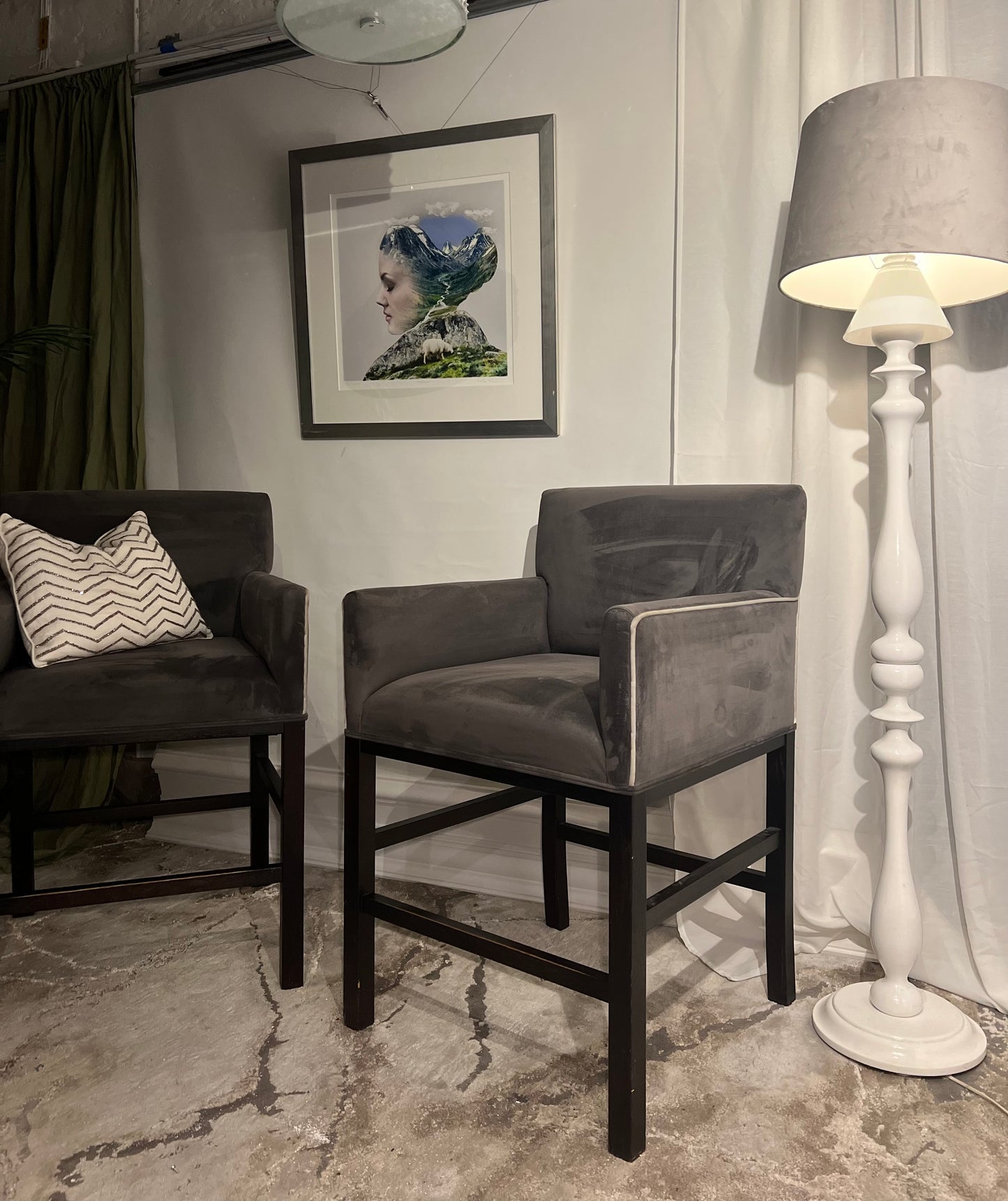 Eksklusive barstoler - Eik/ kort velour - Kvalitetsbrukt Møbel fra Hjembruket AS på Hjembruket