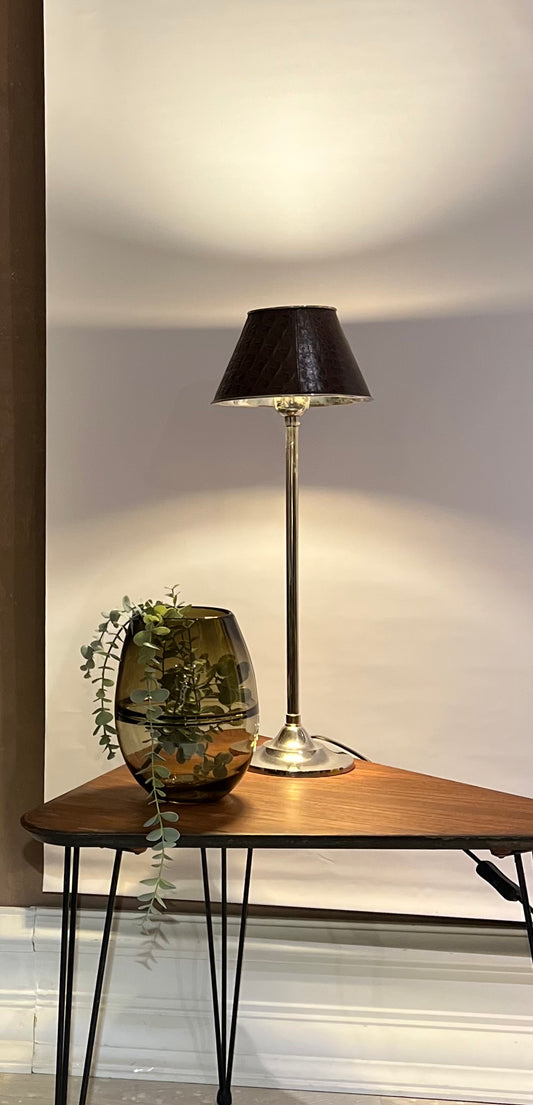 Bordlampe - Krom & skinnimitasjon