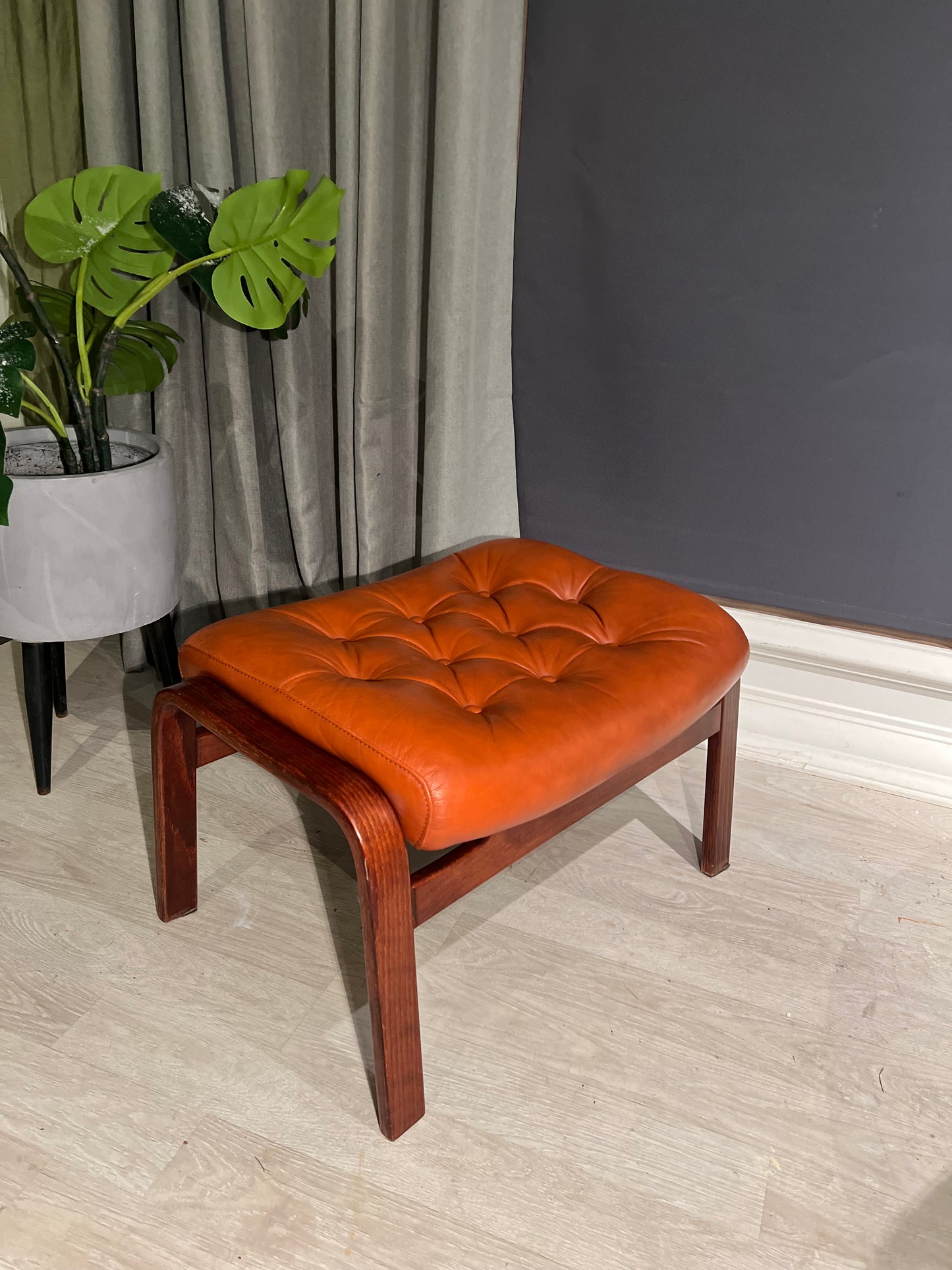 Skinnpuff - Mid Century