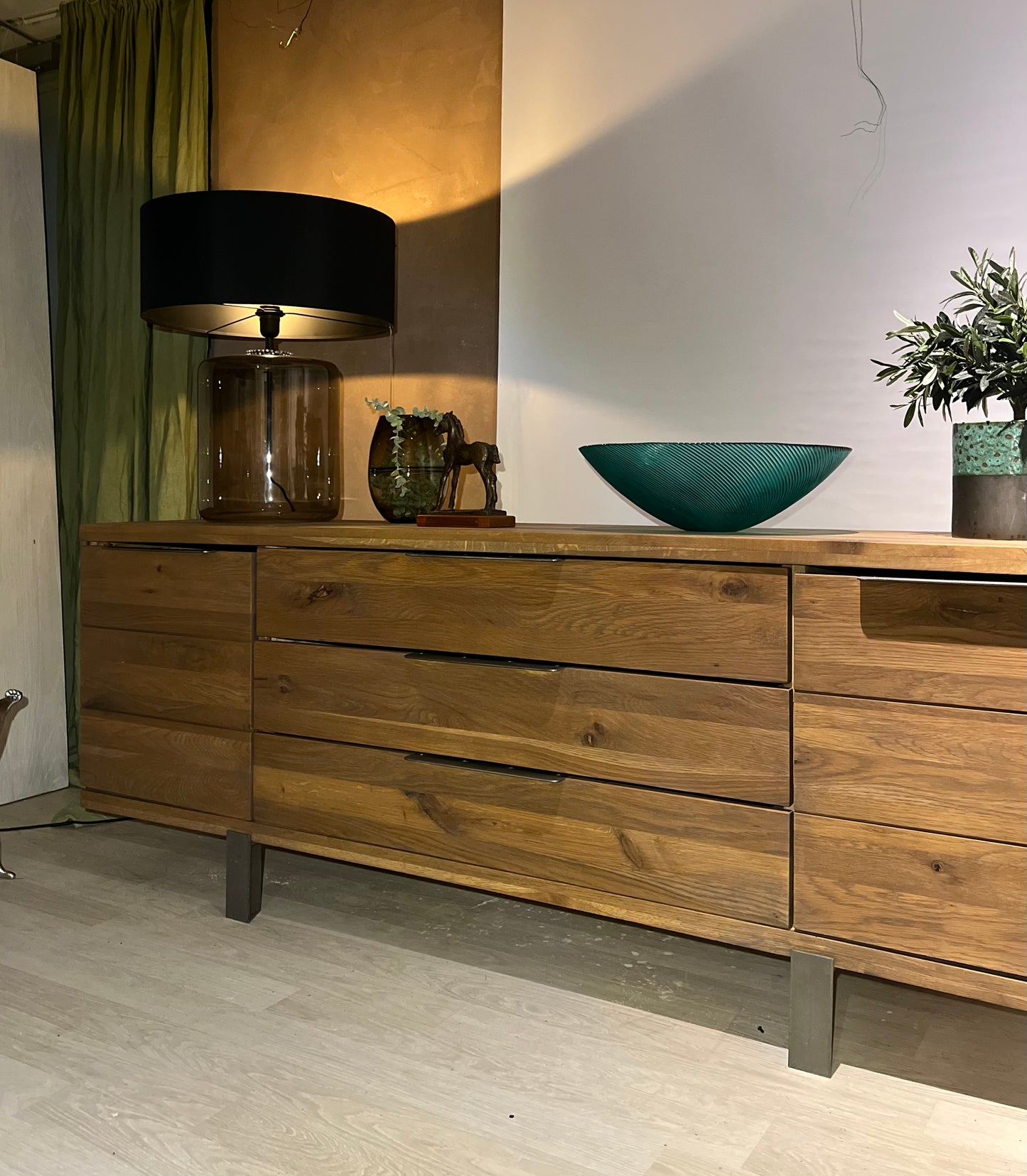 Skjenk - Villeik Smoked oak - Kvalitetsbrukt Møbel fra Hjembruket AS på Hjembruket
