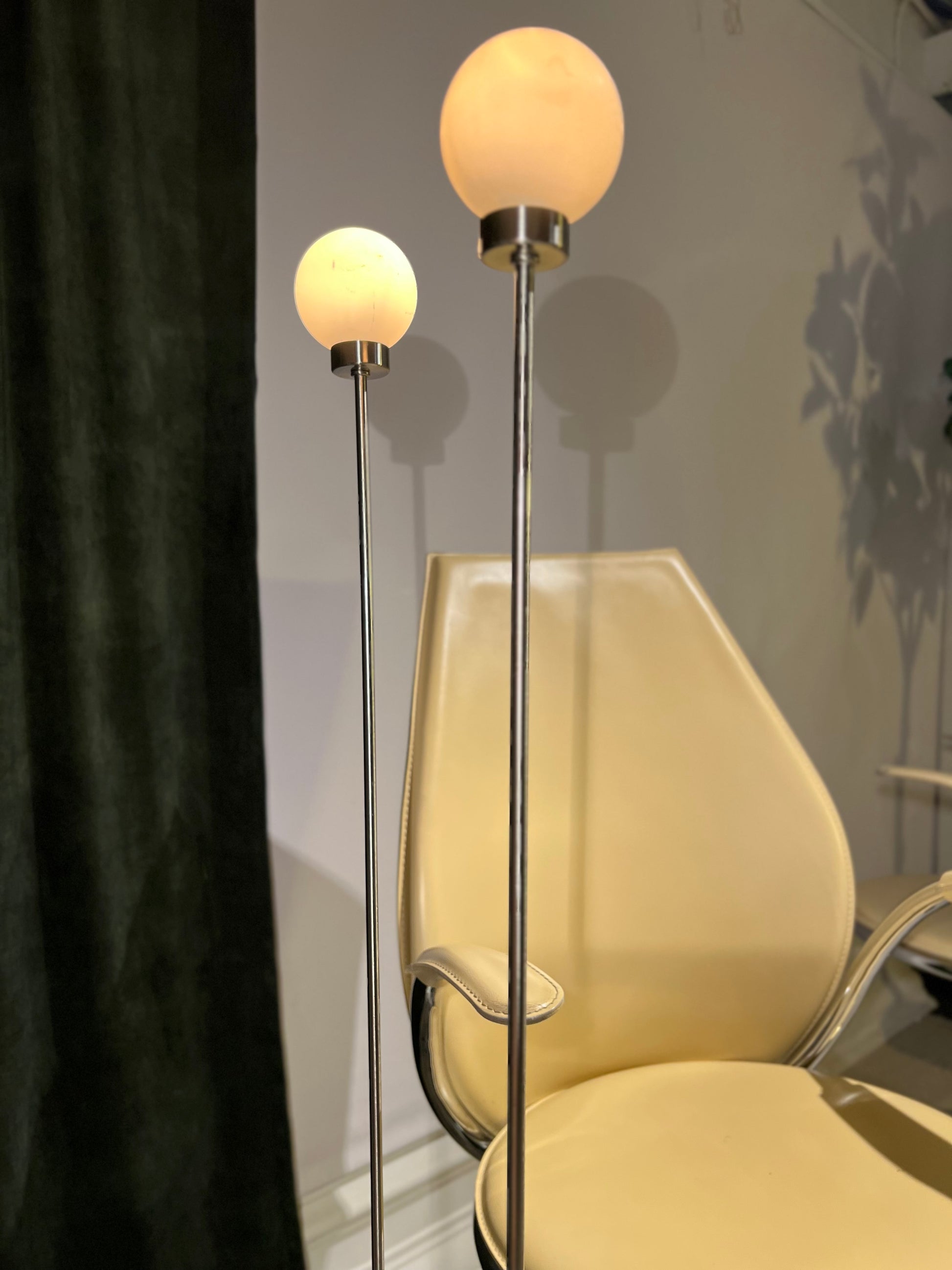 Snowball- Gulvlamper - Kvalitetsbrukt Møbel fra Hjembruket AS på Hjembruket