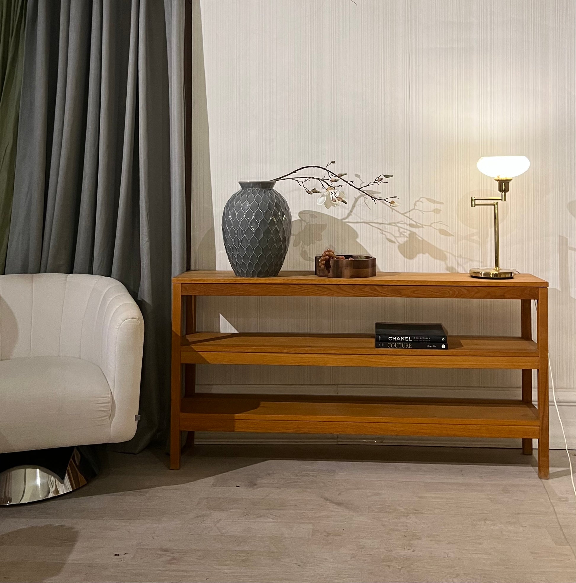 Stilrent konsollbord Eik . - Kvalitetsbrukt Møbel fra Hjembruket AS på Hjembruket