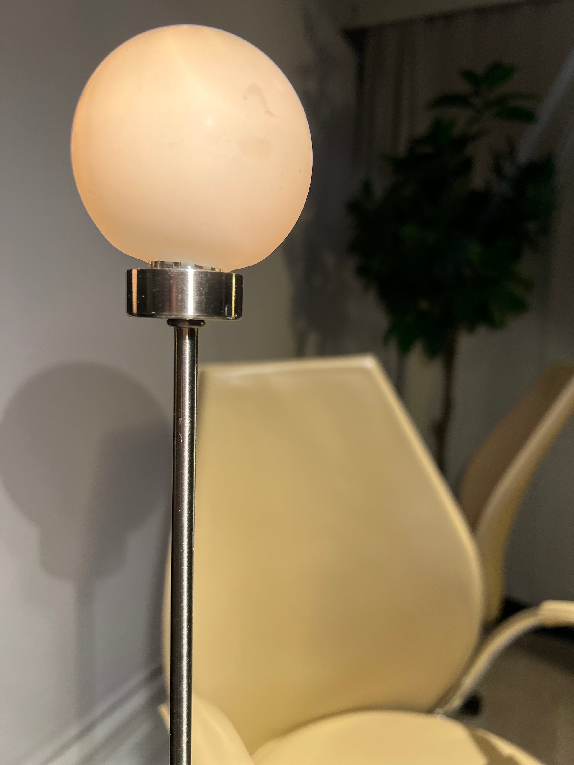 Snowball- Gulvlamper - Kvalitetsbrukt Møbel fra Hjembruket AS på Hjembruket