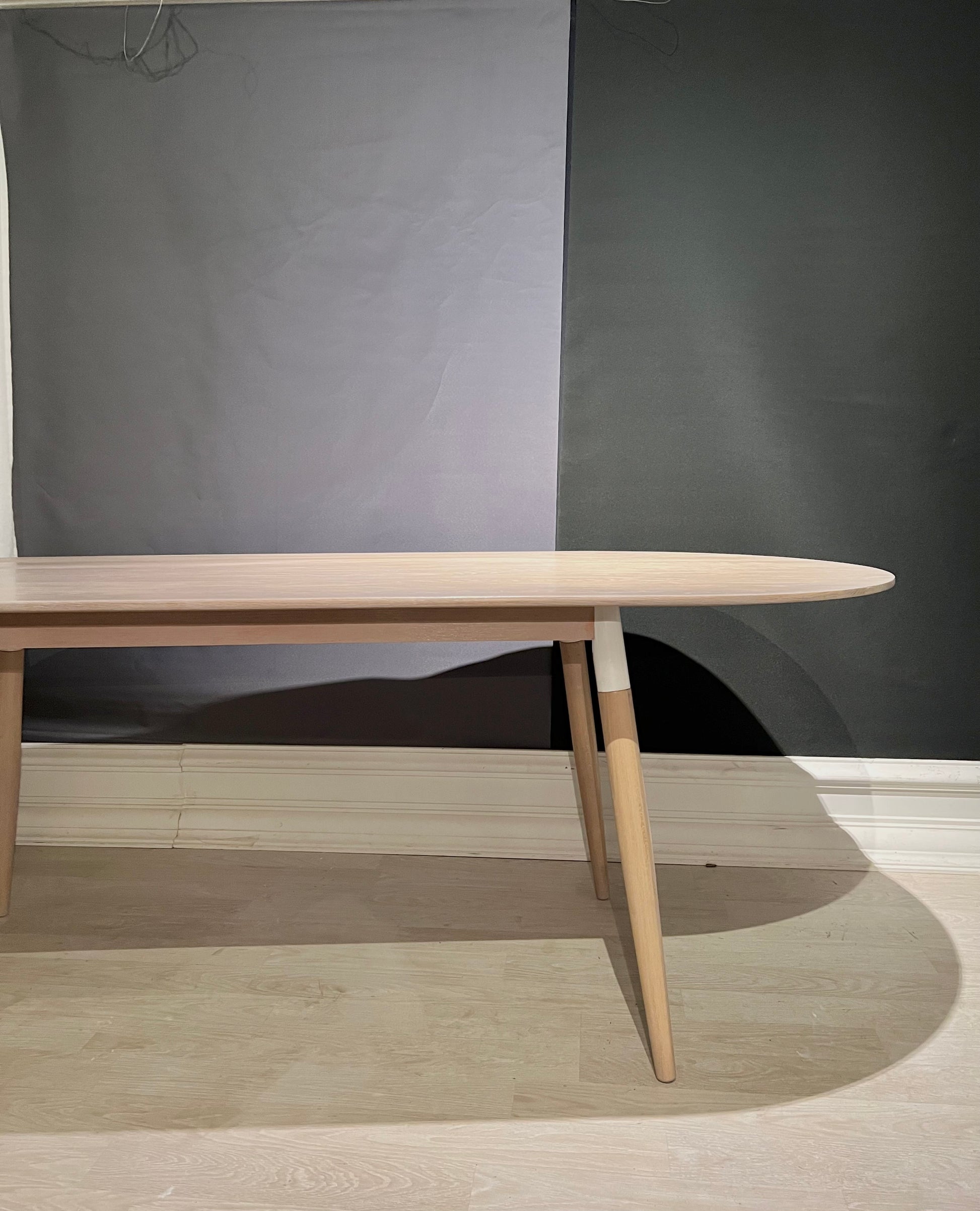 Spisebord Eik - Elipse - Kvalitetsbrukt Møbel fra Hjembruket AS på Hjembruket