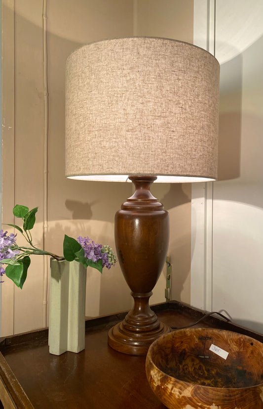 Bordlampe Linen Wood - Kvalitetsbrukt Møbel fra Hjembruket AS på Hjembruket