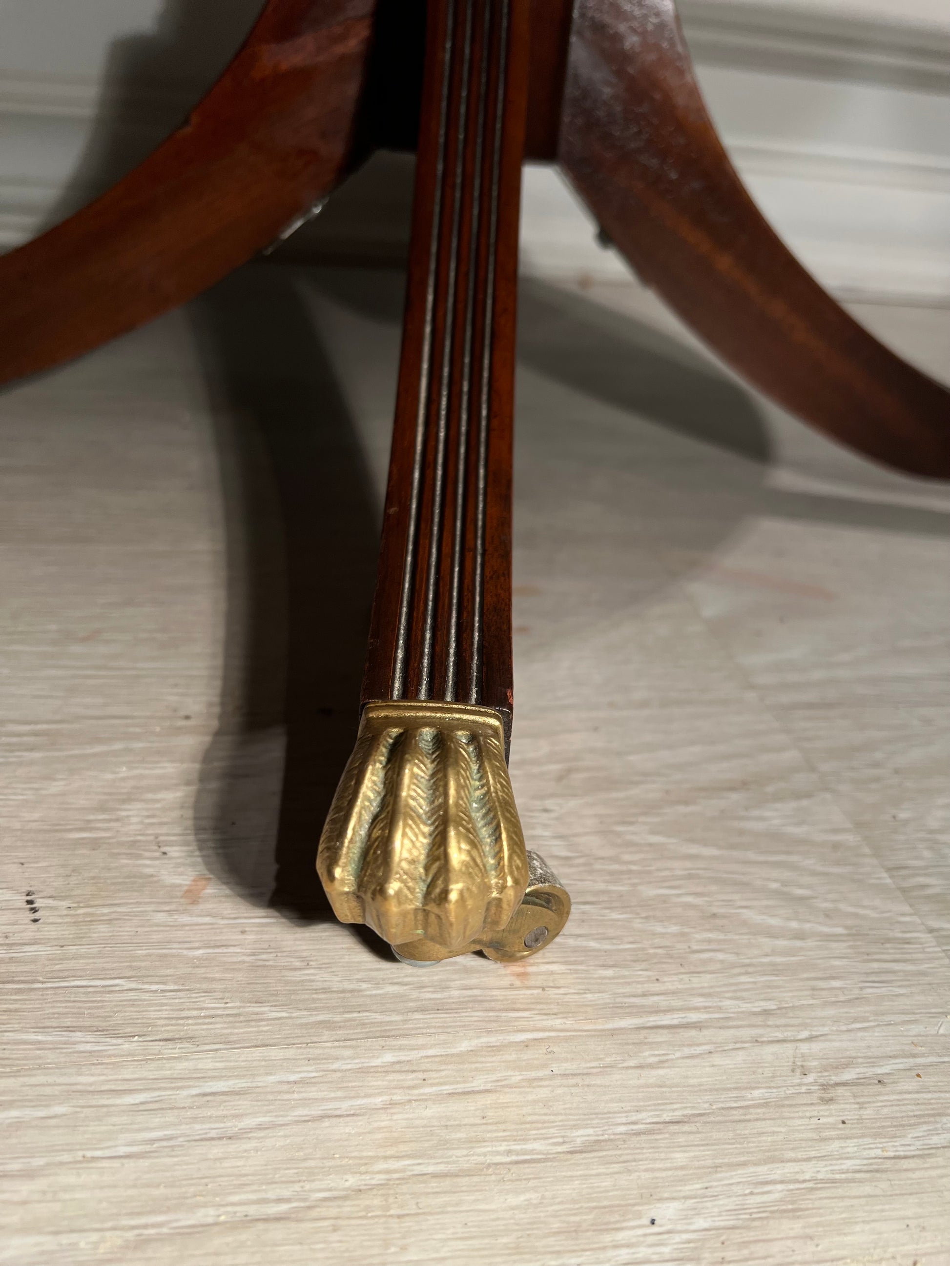 Mahogni sidebord løveføtter - Kvalitetsbrukt Møbel fra Hjembruket AS på Hjembruket