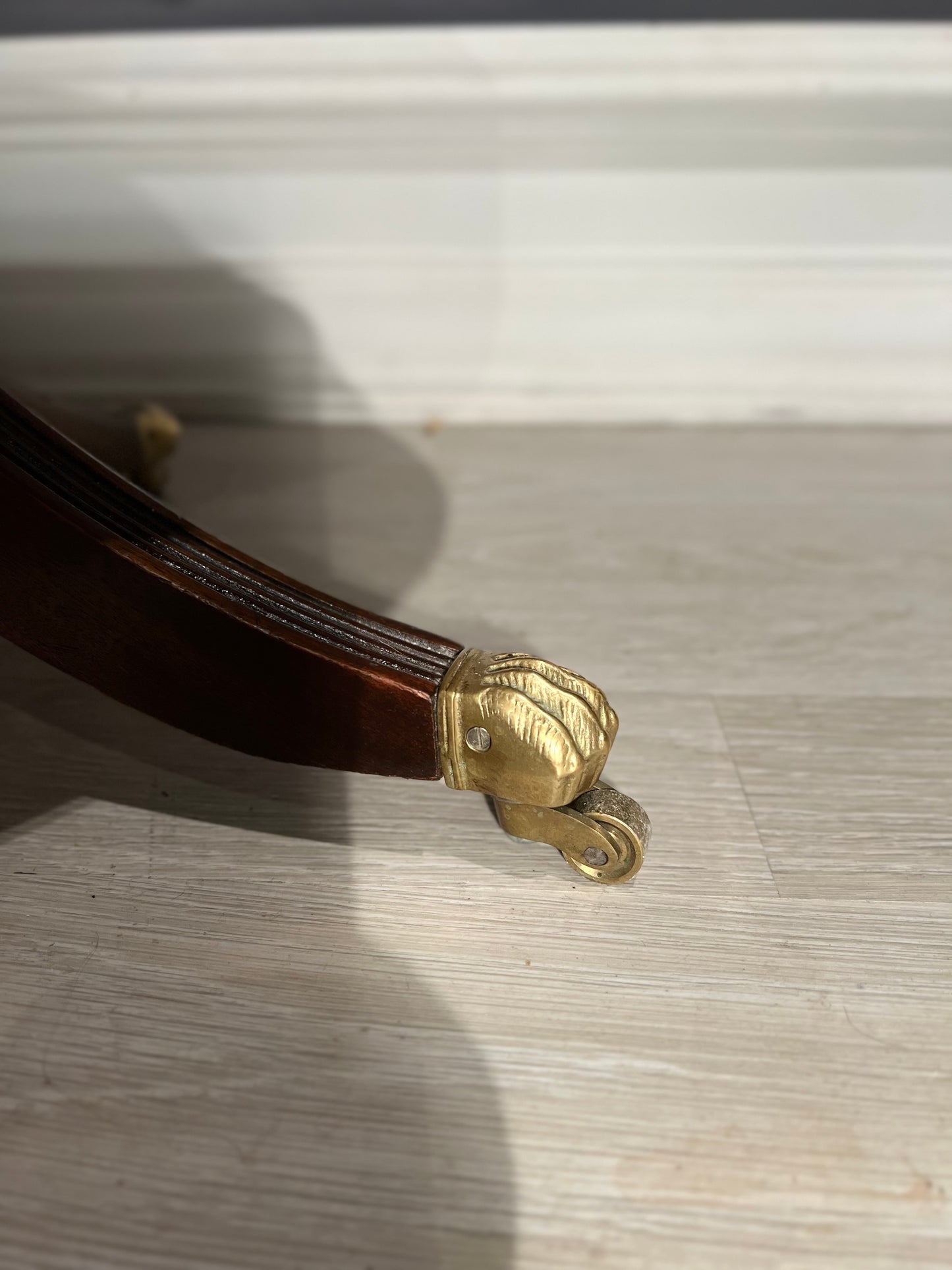 Mahogni sidebord løveføtter - Kvalitetsbrukt Møbel fra Hjembruket AS på Hjembruket