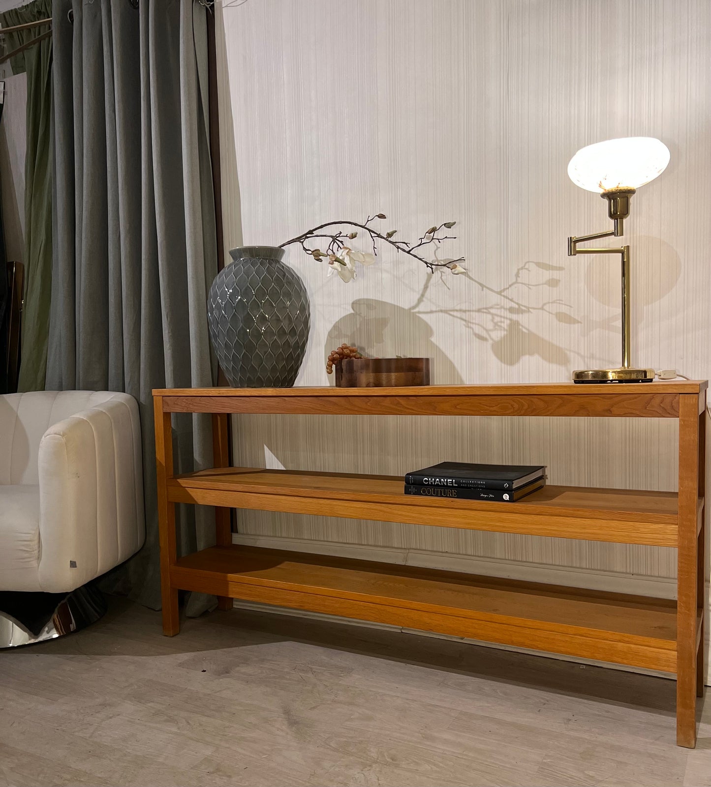 Stilrent konsollbord Eik . - Kvalitetsbrukt Møbel fra Hjembruket AS på Hjembruket