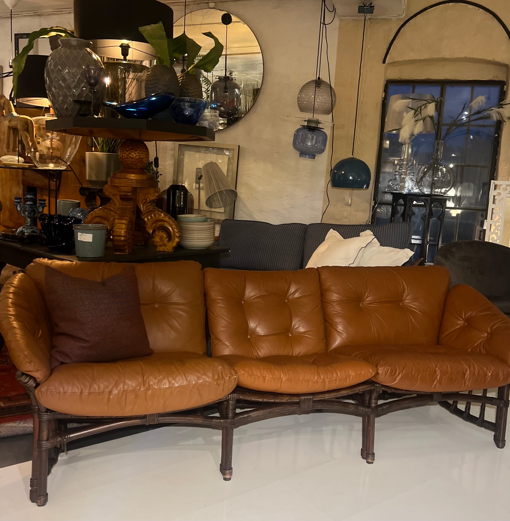 Vintage sofa - Skinn/ bambus - Kvalitetsbrukt Møbel fra Hjembruket AS på Hjembruket