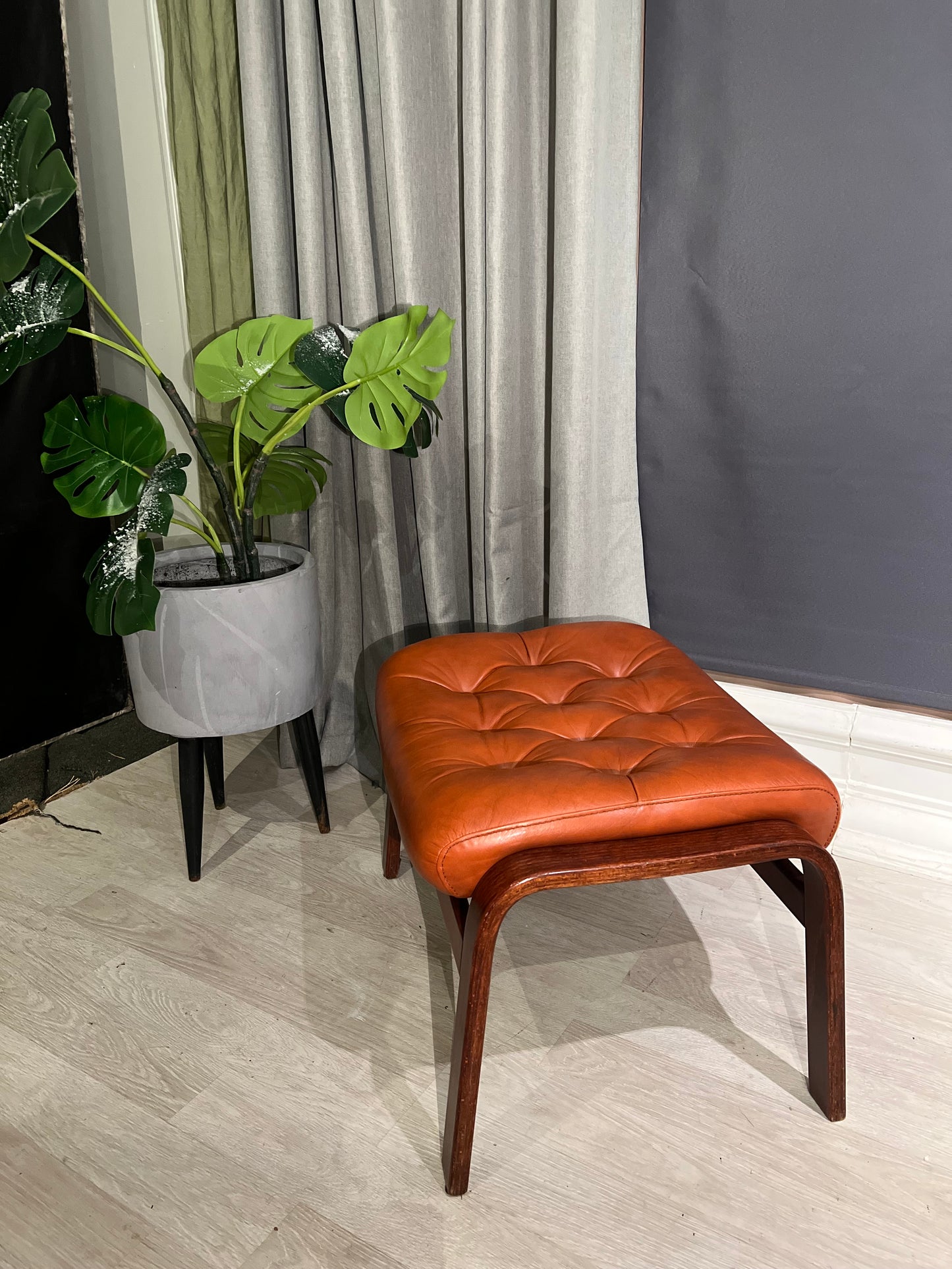 Skinnpuff - Mid Century