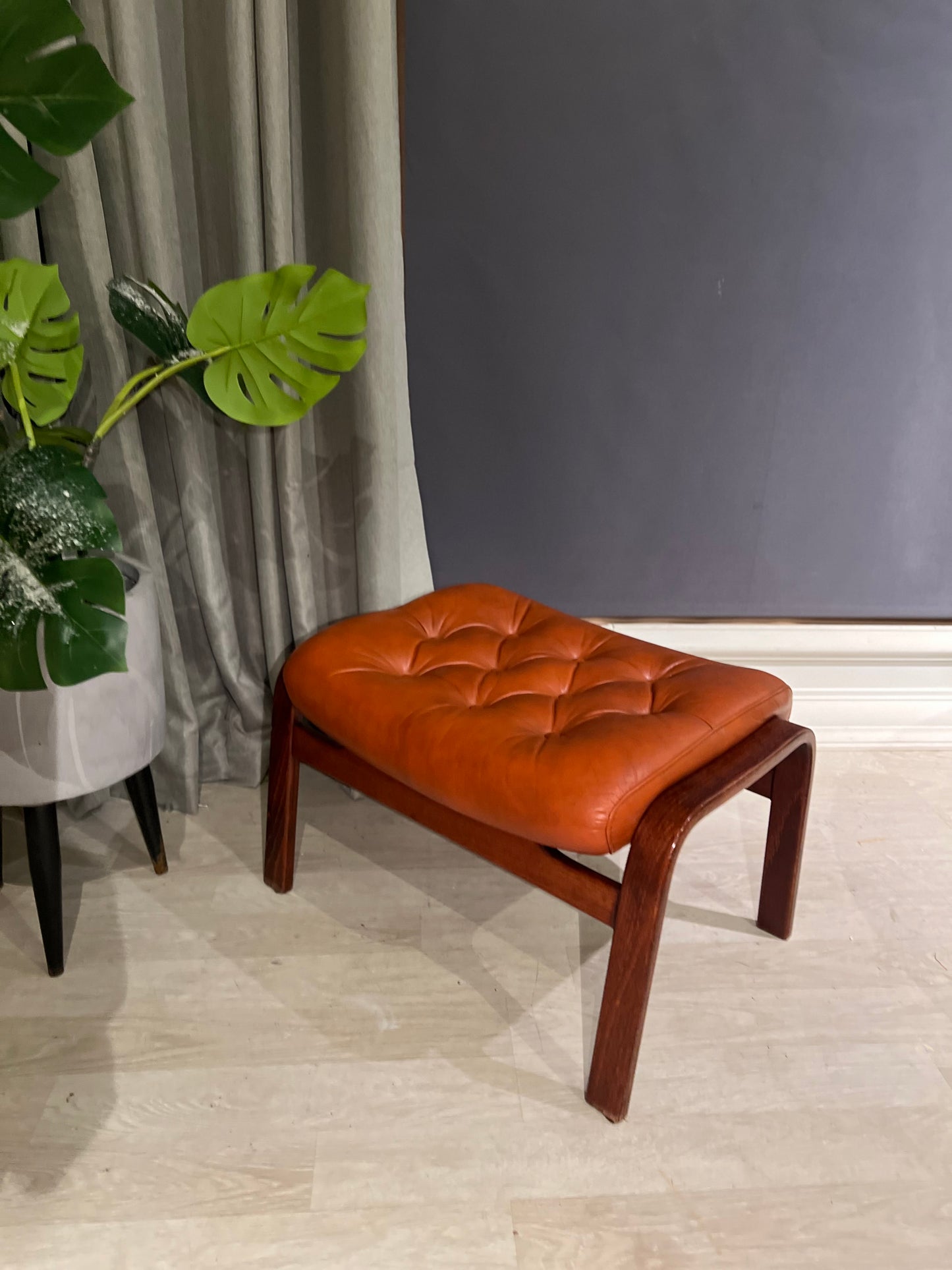 Skinnpuff - Mid Century