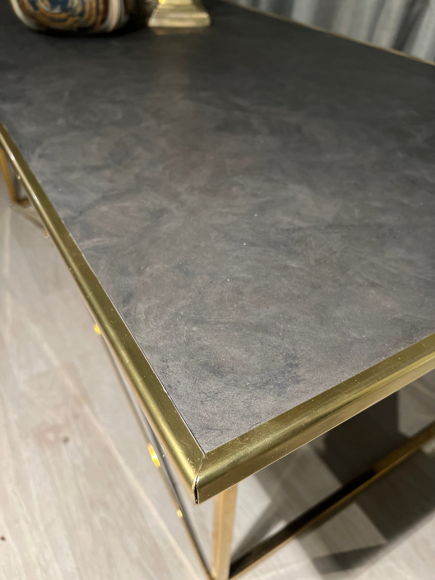 Salongbord - Betong/Messing