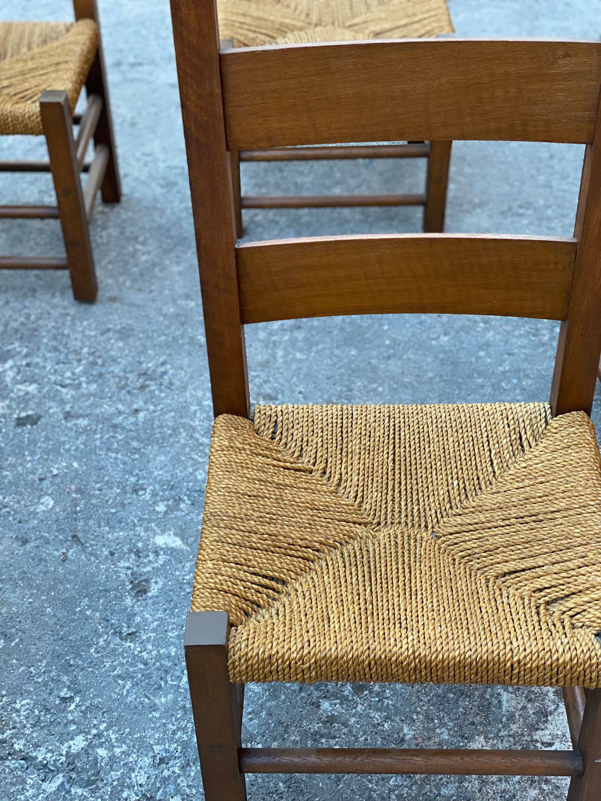 Spisestoler - Brutalistisk stil - Kvalitetsbrukt Møbel fra Hjembruket AS på Hjembruket