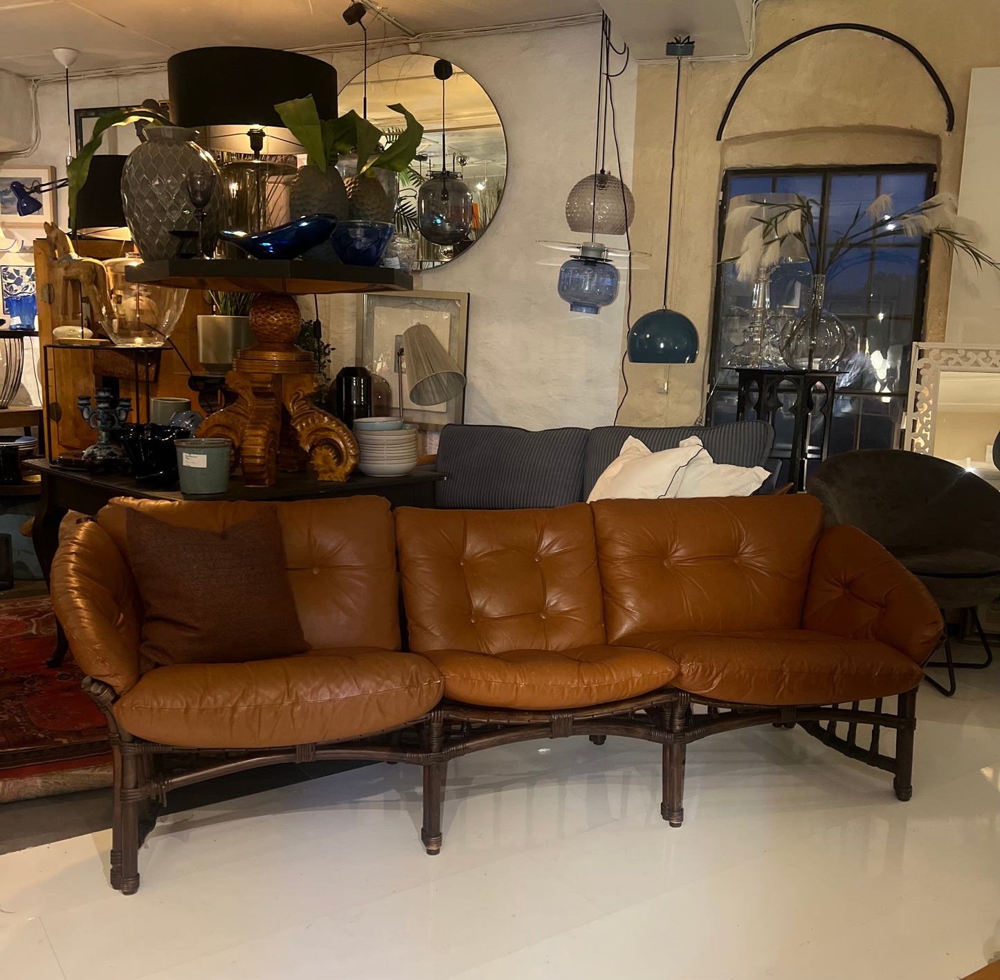 Vintage sofa - Skinn/ bambus - Kvalitetsbrukt Møbel fra Hjembruket AS på Hjembruket