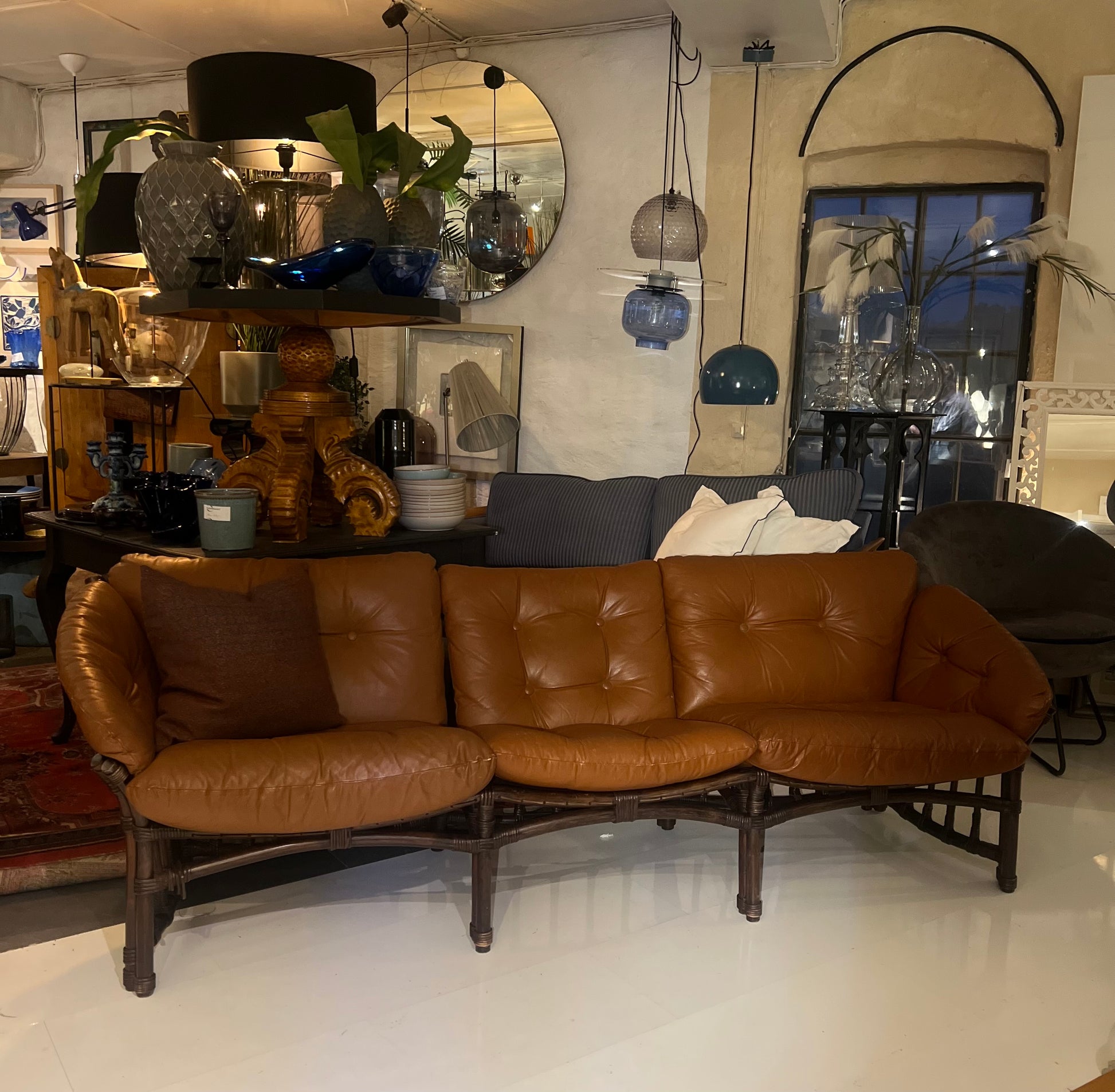 Vintage sofa - Skinn/ bambus - Kvalitetsbrukt Møbel fra Hjembruket AS på Hjembruket