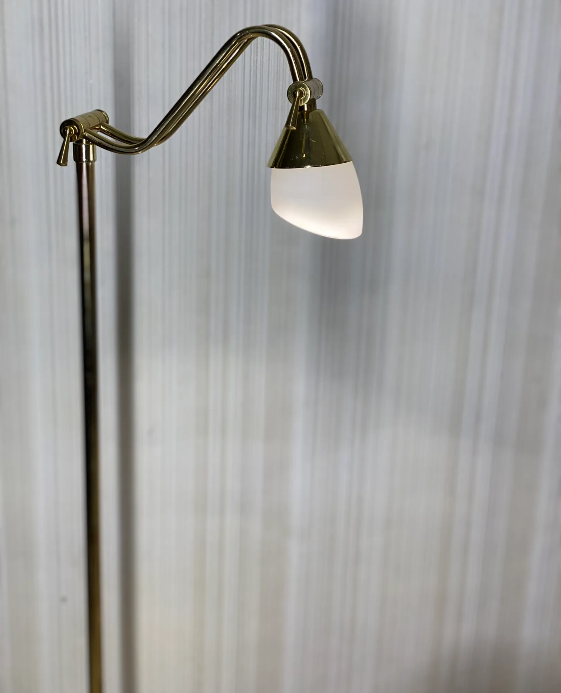 Stålampe - Messing / glass - Kvalitetsbrukt Møbel fra Hjembruket AS på Hjembruket